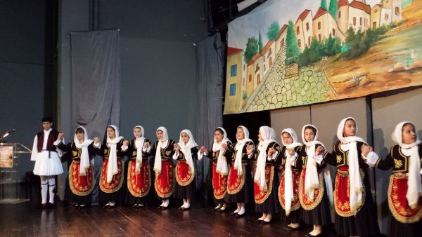 Με μεγάλη επιτυχία πραγματοποιήθηκε η 12η  Μαθητική Συνάντηση Παραδοσιακών Χορών 