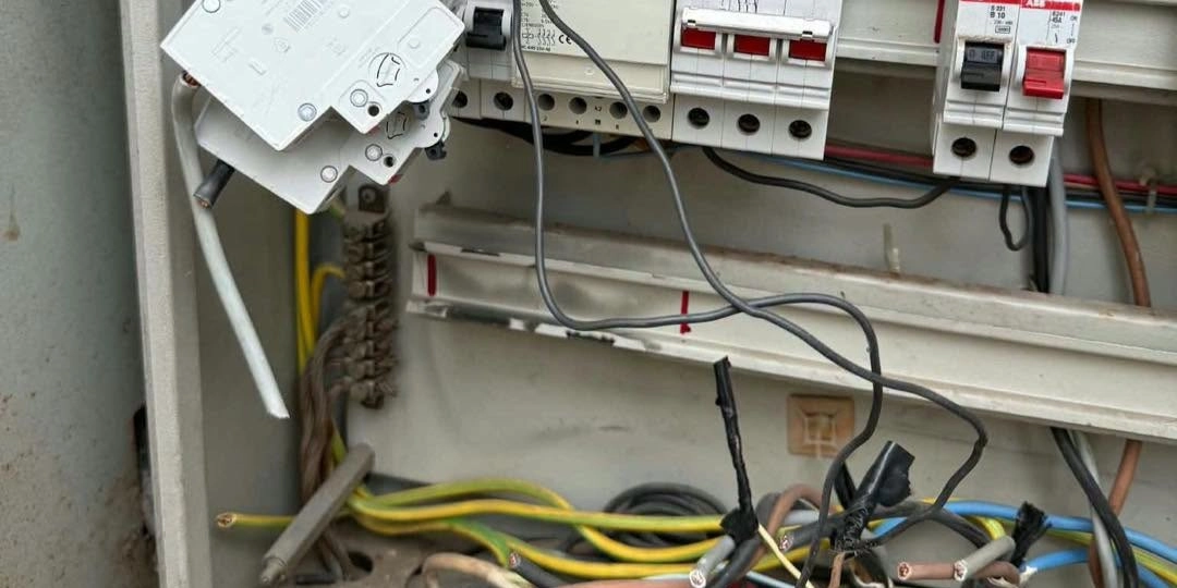 &Beta;&Alpha;&Nu;&Delta;&Alpha;&Lambda;&Iota;&Sigma;&Mu;&Omicron;&Sigma; &Sigma;&Tau;&Omicron;&Nu; &Eta;&Lambda;&Epsilon;&Kappa;&Tau;&Rho;&Iota;&Kappa;&Omicron; &Pi;&Iota;&Nu;&Alpha;&Kappa;&Alpha; &Tau;&Eta;&Sigma; &Epsilon;&Theta;&Nu;&Iota;&Kappa;&Eta;&Sigma; &Alpha;&Nu;&Tau;&Iota;&Sigma;&Tau;&Alpha;&Sigma;&Epsilon;&Omega;&Sigma; &Sigma;&Tau;&Eta; &Delta;&Rho;&Alpha;&Pi;&Epsilon;&Tau;&Sigma;&Omega;&Nu;&Alpha;