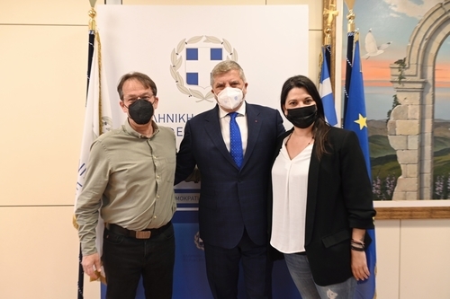 &Sigma;&Upsilon;&Nu;&Alpha;&Nu;&Tau;&Eta;&Sigma;&Eta; &Tau;&Omicron;&Upsilon; &Delta;&Eta;&Mu;&Alpha;&Rho;&Chi;&Omicron;&Upsilon; &Mu;&Epsilon; &Tau;&Omicron;&Nu; &Pi;&Epsilon;&Rho;&Iota;&Phi;&Epsilon;&Rho;&Epsilon;&Iota;&Alpha;&Rho;&Chi;&Eta; &Alpha;&Tau;&Tau;&Iota;&Kappa;&Eta;&Sigma;