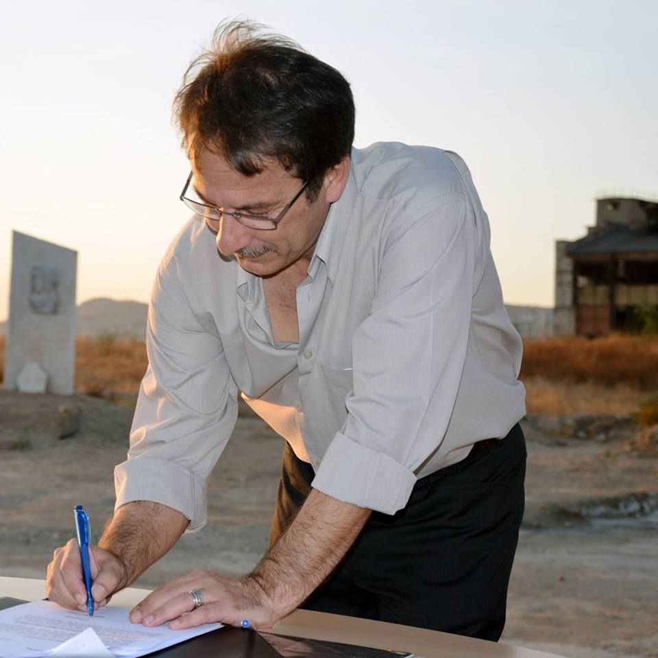 Ά&Rho;&Theta;&Rho;&Omicron; &Chi;&Rho;. &Beta;&Rho;&Epsilon;&Tau;&Tau;&Alpha;&Kappa;&Omicron;&Upsilon; &Sigma;&Tau;&Eta;&Nu; &Epsilon;&Phi;&Eta;&Mu;&Epsilon;&Rho;&Iota;&Delta;&Alpha; "&Pi;&Omicron;&Lambda;&Iota;&Sigma;"