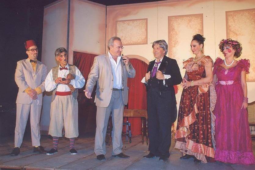 &Theta;&epsilon;&alpha;&tau;&rho;&iota;&kappa;ή &Pi;&alpha;&rho;ά&sigma;&tau;&alpha;&sigma;&eta; &laquo;&Omicron; &Phi;&Iota;&Alpha;&Kappa;&Alpha;&Sigma;&raquo; &sigma;&tau;&omicron; &Kappa;&alpha;&sigma;&tau;&rho;ά&kappa;&iota;