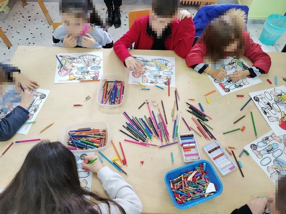 &Sigma;&Upsilon;&Nu;&Epsilon;&Chi;&Iota;&Zeta;&Epsilon;&Tau;&Alpha;&Iota; &Sigma;&Tau;&Alpha; &Sigma;&Chi;&Omicron;&Lambda;&Epsilon;&Iota;&Alpha; &Tau;&Eta;&Sigma; &Pi;&Omicron;&Lambda;&Eta;&Sigma; &Mu;&Alpha;&Sigma; &Tau;&Omicron; &Pi;&Rho;&Omicron;&Gamma;&Rho;&Alpha;&Mu;&Mu;&Alpha; &laquo;&Phi;&Omega;&Sigma; &Sigma;&Tau;&Iota;&Sigma; &Sigma;&Kappa;&Iota;&Epsilon;&Sigma;&raquo; &Kappa;&Alpha;&Iota; &Gamma;&Iota;&Alpha; &Tau;&Omicron;&Nu; &Mu;&Eta;&Nu;&Alpha; &Alpha;&Pi;&Rho;&Iota;&Lambda;&Eta;