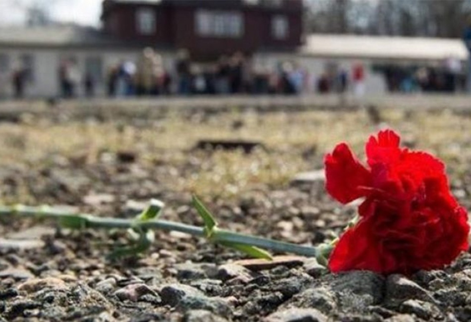 &Eta; &Delta;&Eta;&Mu;&Omicron;&Kappa;&Rho;&Alpha;&Tau;&Iota;&Alpha; &Delta;&Epsilon;&Nu; &Chi;&Alpha;&Rho;&Iota;&Zeta;&Epsilon;&Tau;&Alpha;&Iota; &Pi;&Alpha;&Rho;&Alpha; &Mu;&Omicron;&Nu;&Omicron; &Kappa;&Alpha;&Tau;&Alpha;&Kappa;&Tau;&Iota;&Epsilon;&Tau;&Alpha;&Iota; &Mu;&Epsilon; &Alpha;&Gamma;&Omega;&Nu;&Epsilon;&Sigma;