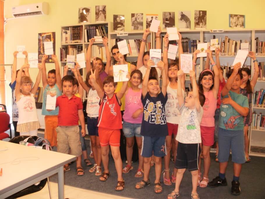 &Epsilon;&rho;&gamma;&alpha;&sigma;&tau;ή&rho;&iota; &beta;&iota;&beta;&lambda;ί&omicron;&upsilon; &sigma;&tau;&eta; &Delta;&eta;&mu;&omicron;&tau;&iota;&kappa;ή &Beta;&iota;&beta;&lambda;&iota;&omicron;&theta;ή&kappa;&eta; &Kappa;&epsilon;&rho;&alpha;&tau;&sigma;&iota;&nu;ί&omicron;&upsilon;-&Delta;&rho;&alpha;&pi;&epsilon;&tau;&sigma;ώ&nu;&alpha;&sigmaf;