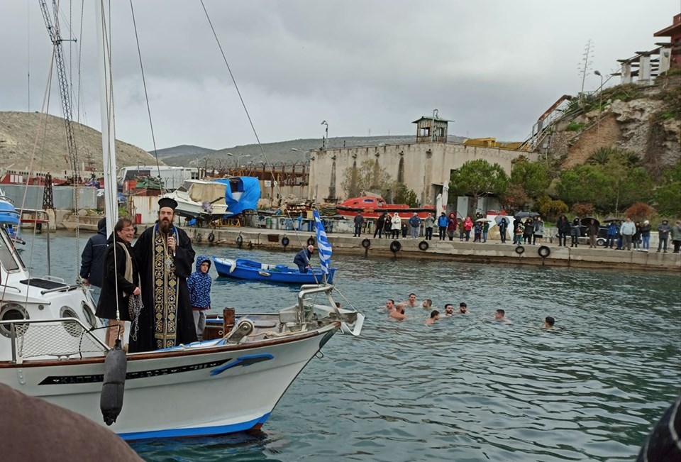 &Mu;&Epsilon; &Lambda;&Alpha;&Mu;&Pi;&Rho;&Omicron;&Tau;&Eta;&Tau;&Alpha; &Gamma;&Iota;&Omicron;&Rho;&Tau;&Alpha;&Sigma;&Tau;&Eta;&Kappa;&Epsilon; &Omicron; &Alpha;&Gamma;&Iota;&Alpha;&Sigma;&Mu;&Omicron;&Sigma; &Tau;&Omega;&Nu; &Upsilon;&Delta;&Alpha;&Tau;&Omega;&Nu; &Sigma;&Epsilon; &Kappa;&Epsilon;&Rho;&Alpha;&Tau;&Sigma;&Iota;&Nu;&Iota; &Kappa;&Alpha;&Iota; &Delta;&Rho;&Alpha;&Pi;&Epsilon;&Tau;&Sigma;&Omega;&Nu;&Alpha;