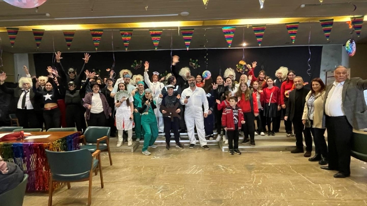 5&omicron; &Kappa;&Upsilon;&Nu;&Eta;&Gamma;&Iota; &Chi;&Alpha;&Mu;&Epsilon;&Nu;&Omicron;&Upsilon; &Theta;&Eta;&Sigma;&Alpha;&Upsilon;&Rho;&Omicron;&Upsilon; &laquo;&Alpha;&Iota;&Nu;&Sigma;&Tau;&Alpha;Ϊ&Nu; &Gamma;&Iota;&Alpha; &Kappa;&Lambda;&Alpha;&Mu;&Alpha;&Tau;&Alpha;&raquo;