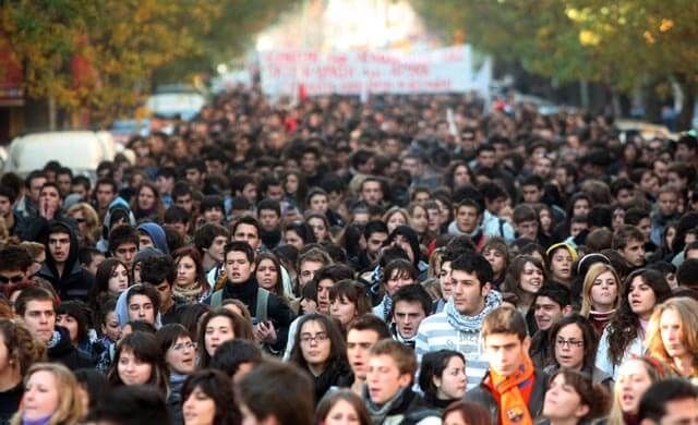 &Delta;ή&lambda;&omega;&sigma;&eta; &Chi;&rho;ή&sigma;&tau;&omicron;&upsilon; &Beta;&rho;&epsilon;&tau;&tau;ά&kappa;&omicron;&upsilon;, &delta;&eta;&mu;ά&rho;&chi;&omicron;&upsilon; &Kappa;&epsilon;&rho;&alpha;&tau;&sigma;&iota;&nu;ί&omicron;&upsilon;- &Delta;&rho;&alpha;&pi;&epsilon;&tau;&sigma;ώ&nu;&alpha;&sigmaf;, &gamma;&iota;&alpha; &tau;&alpha; 8 &chi;&rho;ό&nu;&iota;&alpha; &alpha;&pi;ό &tau;&eta;&nu; &delta;&omicron;&lambda;&omicron;&phi;&omicron;&nu;ί&alpha; &tau;&omicron;&upsilon; &Alpha;&lambda;έ&xi;&eta; &Gamma;&rho;&eta;&gamma;&omicron;&rho;ό&pi;&omicron;&upsilon;&lambda;&omicron;&upsilon;