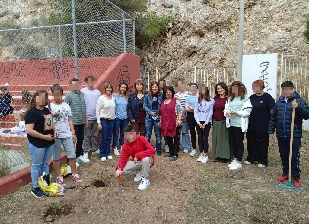 &Omicron;&Iota; &Mu;&Alpha;&Theta;&Eta;&Tau;&Epsilon;&Sigma; &Tau;&Omicron;&Upsilon; 1&omicron;&upsilon; &Gamma;&Upsilon;&Mu;&Nu;&Alpha;&Sigma;&Iota;&Omicron;&Upsilon; &Kappa;&Epsilon;&Rho;&Alpha;&Tau;&Sigma;&Iota;&Nu;&Iota;&Omicron;&Upsilon; &amp; &Eta; &Upsilon;&Pi;&Eta;&Rho;&Epsilon;&Sigma;&Iota;&Alpha; &Pi;&Rho;&Alpha;&Sigma;&Iota;&Nu;&Omicron;&Upsilon; &Delta;&Eta;&Mu;&Iota;&Omicron;&Upsilon;&Rho;&Gamma;&Eta;&Sigma;&Alpha;&Nu; &Epsilon;&Nu;&Alpha;&Nu; &Mu;&Iota;&Kappa;&Rho;&Omicron; &Kappa;&Eta;&Pi;&Omicron; &Sigma;&Tau;&Eta;&Nu; &Alpha;&Upsilon;&Lambda;&Eta; &Tau;&Omicron;&Upsilon; &Sigma;&Chi;&Omicron;&Lambda;&Epsilon;&Iota;&Omicron;&Upsilon;