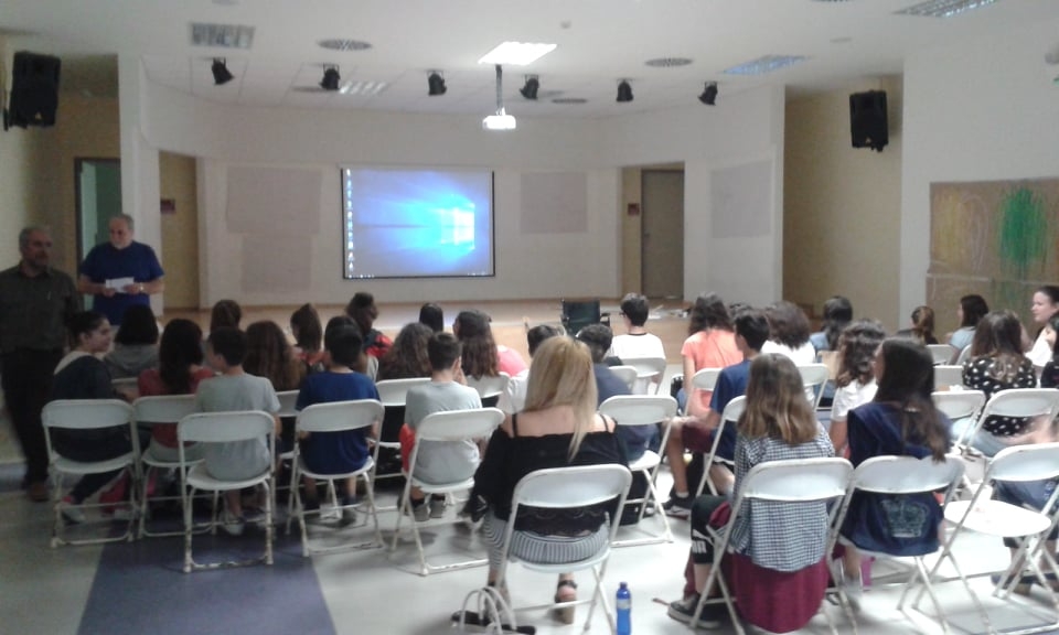 &Gamma;&Nu;&Omega;&Rho;&Iota;&Zeta;&Omicron;&Nu;&Tau;&Alpha;&Sigma; &Tau;&Eta; &Delta;&Iota;&Alpha;&Phi;&Omicron;&Rho;&Epsilon;&Tau;&Iota;&Kappa;&Omicron;&Tau;&Eta;&Tau;&Alpha; &Mu;&Epsilon;&Sigma;&Alpha; &Alpha;&Pi;&Omicron; &Tau;&Omicron; &Pi;&Alpha;&Iota;&Chi;&Nu;&Iota;&Delta;&Iota;