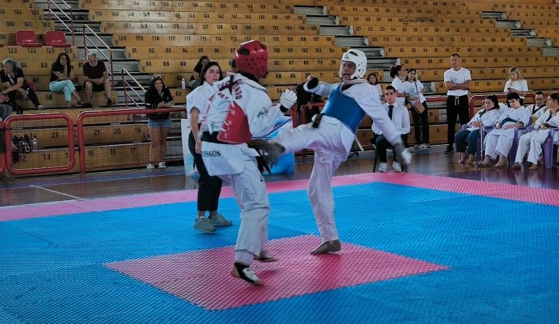 &Mu;&Epsilon; &Epsilon;&Pi;&Iota;&Tau;&Upsilon;&Chi;&Iota;&Alpha; &Delta;&Iota;&Epsilon;&Xi;&Eta;&Chi;&Theta;&Eta; &Tau;&Omicron; 1&omicron; &Pi;&Alpha;&Nu;&Epsilon;&Lambda;&Lambda;&Eta;&Nu;&Iota;&Omicron; &Pi;&Rho;&Omega;&Tau;&Alpha;&Theta;&Lambda;&Eta;&Mu;&Alpha; &Pi;&Alpha;&Rho;&Alpha;-&Tau;&Alpha;&Epsilon;&Kappa;&Beta;&Omicron;&Nu;&Tau;&Omicron; &Sigma;&Tau;&Eta; &Delta;&Rho;&Alpha;&Pi;&Epsilon;&Tau;&Sigma;&Omega;&Nu;&Alpha;