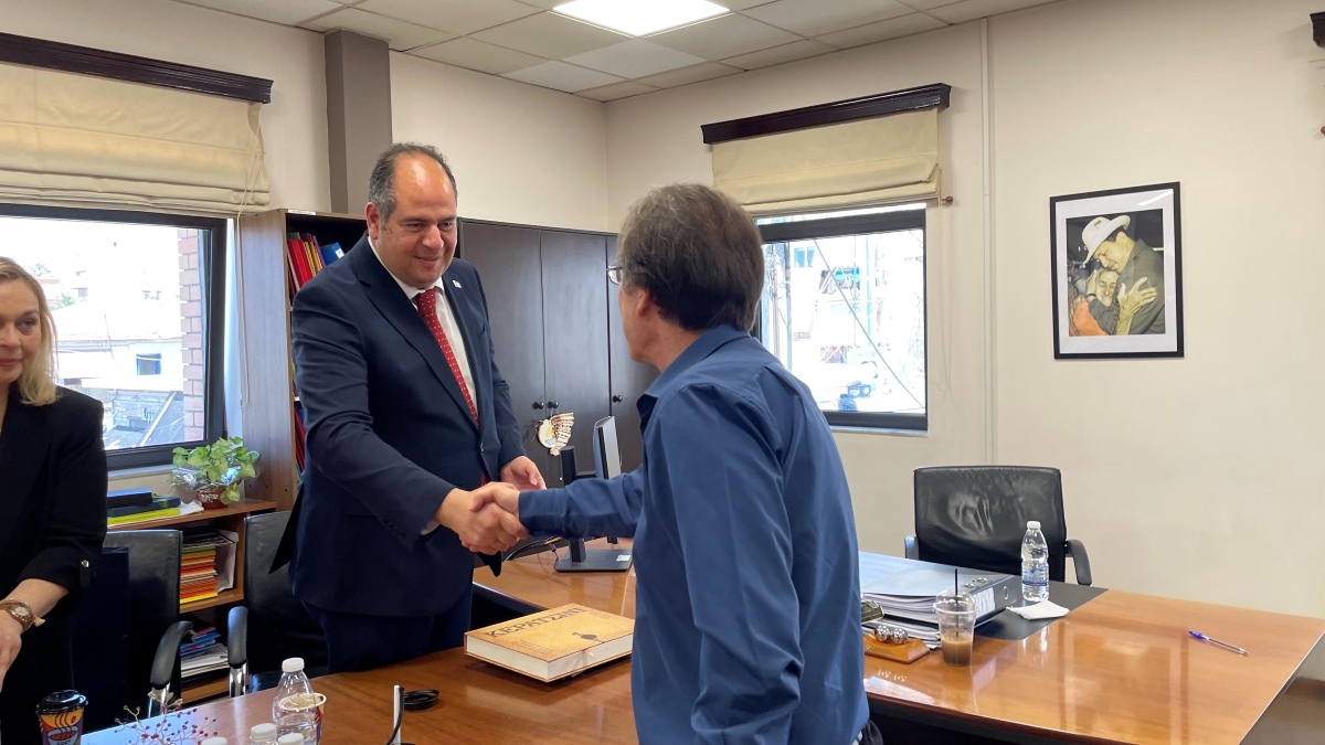 &Epsilon;&Pi;&Iota;&Sigma;&Kappa;&Epsilon;&Psi;&Eta; &Tau;&Omicron;&Upsilon; &Pi;&Rho;&Epsilon;&Sigma;&Beta;&Eta; &Tau;&Eta;&Sigma; &Pi;&Alpha;&Lambda;&Alpha;&Iota;&Sigma;&Tau;&Iota;&Nu;&Eta;&Sigma; &Sigma;&Tau;&Omicron;&Nu; &Delta;&Eta;&Mu;&Omicron; &Kappa;&Epsilon;&Rho;&Alpha;&Tau;&Sigma;&Iota;&Nu;&Iota;&Omicron;&Upsilon; - &Delta;&Rho;&Alpha;&Pi;&Epsilon;&Tau;&Sigma;&Omega;&Nu;&Alpha;&Sigma;