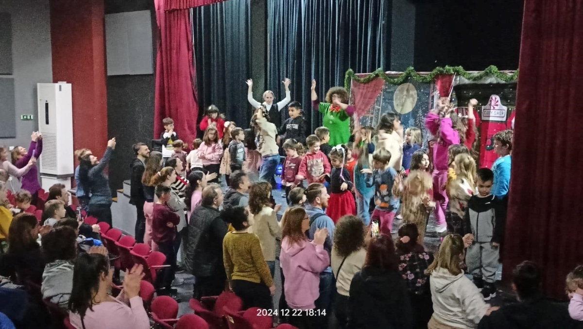 &Pi;&Alpha;&Iota;&Delta;&Iota;&Kappa;&Epsilon;&Sigma; &Chi;&Rho;&Iota;&Sigma;&Tau;&Omicron;&Upsilon;&Gamma;&Epsilon;&Nu;&Nu;&Iota;&Alpha;&Tau;&Iota;&Kappa;&Epsilon;&Sigma; &Theta;&Epsilon;&Alpha;&Tau;&Rho;&Iota;&Kappa;&Epsilon;&Sigma; &Pi;&Alpha;&Rho;&Alpha;&Sigma;&Tau;&Alpha;&Sigma;&Epsilon;&Iota;&Sigma;