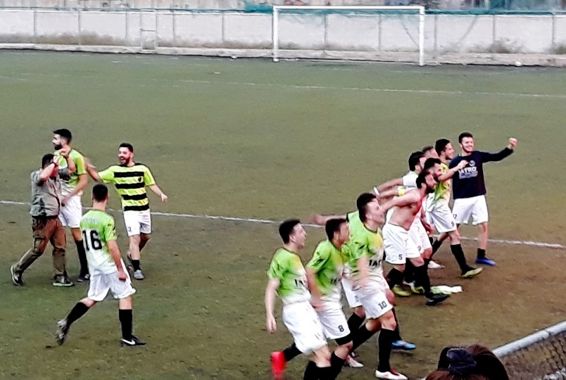 &Sigma;&Tau;&Eta;&Nu; &Alpha;&rsquo; &Kappa;&Alpha;&Tau;&Eta;&Gamma;&Omicron;&Rho;&Iota;&Alpha; &Omicron;&Iota; &Nu;&Epsilon;&Omicron;&Iota; &Epsilon;&Upsilon;&Gamma;&Epsilon;&Nu;&Epsilon;&Iota;&Alpha;&Sigma; &Mu;&Epsilon; &Epsilon;&Kappa;&Pi;&Lambda;&Eta;&Kappa;&Tau;&Iota;&Kappa;&Eta; &Epsilon;&Mu;&Phi;&Alpha;&Nu;&Iota;&Sigma;&Eta;