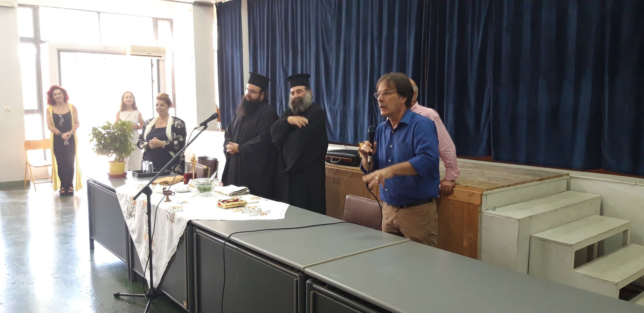 &Chi;&Rho;. &Beta;&Rho;&Epsilon;&Tau;&Tau;&Alpha;&Kappa;&Omicron;&Sigma; &Pi;&Rho;&Omicron;&Sigma; &Mu;&Alpha;&Theta;&Eta;&Tau;&Epsilon;&Sigma;: &Nu;&Alpha; &Pi;&Alpha;&Rho;&Epsilon;&Tau;&Epsilon; &Tau;&Eta; &Zeta;&Omega;&Eta; &Sigma;&Tau;&Alpha; &Chi;&Epsilon;&Rho;&Iota;&Alpha; &Sigma;&Alpha;&Sigma;