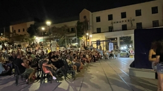 ΞΕΚΙΝΗΣΑΝ ΟΙ ΛΑΪΚΕΣ ΒΡΑΔΙΕΣ ΚΑΡΑΓΚΙΟΖΗ ΣΤΙΣ  ΓΕΙΤΟΝΙΕΣ ΤΗΣ ΠΟΛΗΣ