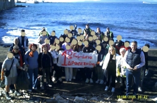 PIRAEUS RESEAT.! ΔΡΑΣΗ ΚΑΘΑΡΙΣΜΟΥ ΤΗΣ ΠΑΡΑΛΙΑΣ ΚΡΑΚΑΡΗ, ΣΤΟΝ ΠΟΛΥΧΩΡΟ ΛΙΠΑΣΜΑΤΩΝ, ΑΠΟ ΤΟ 1ο ΓΥΜΝΑΣΙΟ ΔΡΑΠΕΤΣΩΝΑΣ