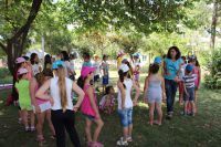 Την Πέμπτη 19 Ιουνίου 2014, η Κεντρική Βιβλιοθήκη Κερατσινίου, στο πλαίσιο της Καλοκαιρινής Εκστρατείας Ανάγνωσης &amp; Δημιουργικότητας σε συνεργασία με το Future Library, &quot;δραπέτευσε&quot; στο πάρκο με τα αντίθετα