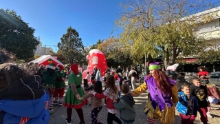 ΟΙ ΠΑΙΔΙΚΕΣ ΧΡΙΣΤΟΥΓΕΝΝΙΑΤΙΚΕΣ ΕΚΔΗΛΩΣΕΙΣ ΣΥΝΕΧΙΖΟΝΤΑΙ ΣΗΜΕΡΑ ΣΤΗΝ ΠΛΑΤΕΙΑ ΚΥΠΡΟΥ ΚΑΙ ΣΤΟ ΠΚ ΜΕΛΙΝΑ ΜΕΡΚΟΥΡΗ