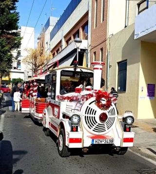 ΒΟΛΤΕΣ ΜΕ ΤΟ ΧΡΙΣΤΟΥΓΕΝΝΙΑΤΙΚΟ  ΤΡΕΝΑΚΙ