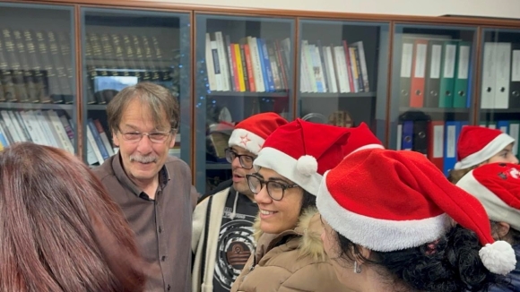 ΧΡΙΣΤΟΥΓΕΝΝΙΑΤΙΚΕΣ ΜΕΛΩΔΙΕΣ &amp; ΕΥΧΕΣ ΣΤΟΝ ΔΗΜΑΡΧΟ ΤΗΣ ΠΟΛΗΣ ΧΡΗΣΤΟ ΒΡΕΤΤΑΚΟ